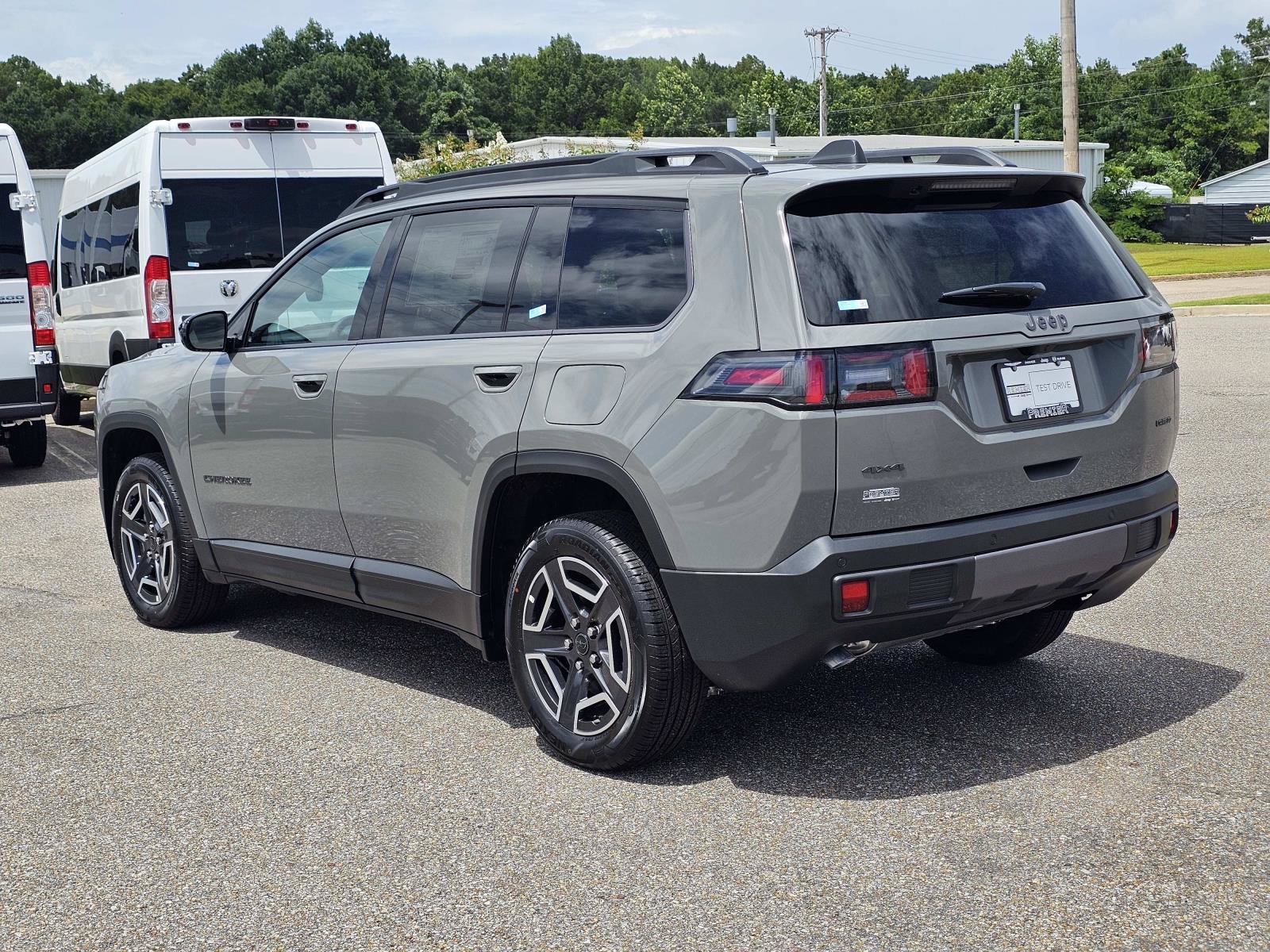 New 2026 Sting-Gray Clearcoat Jeep Laredo image 13