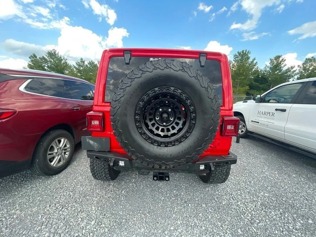 Used 2018 Red Jeep Unlimited Sahara image 17