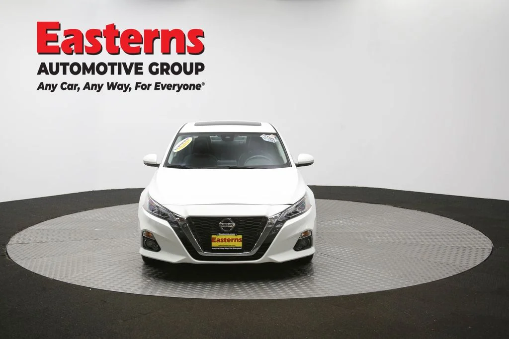 Used 2022 White Nissan 2.5 SL image 52