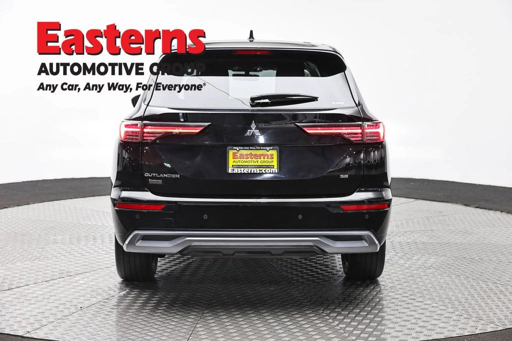 Used 2025 Black Mitsubishi SE image 6