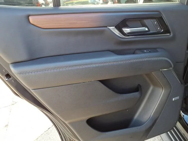 Used 2025 Onyx Black GMC Denali image 16