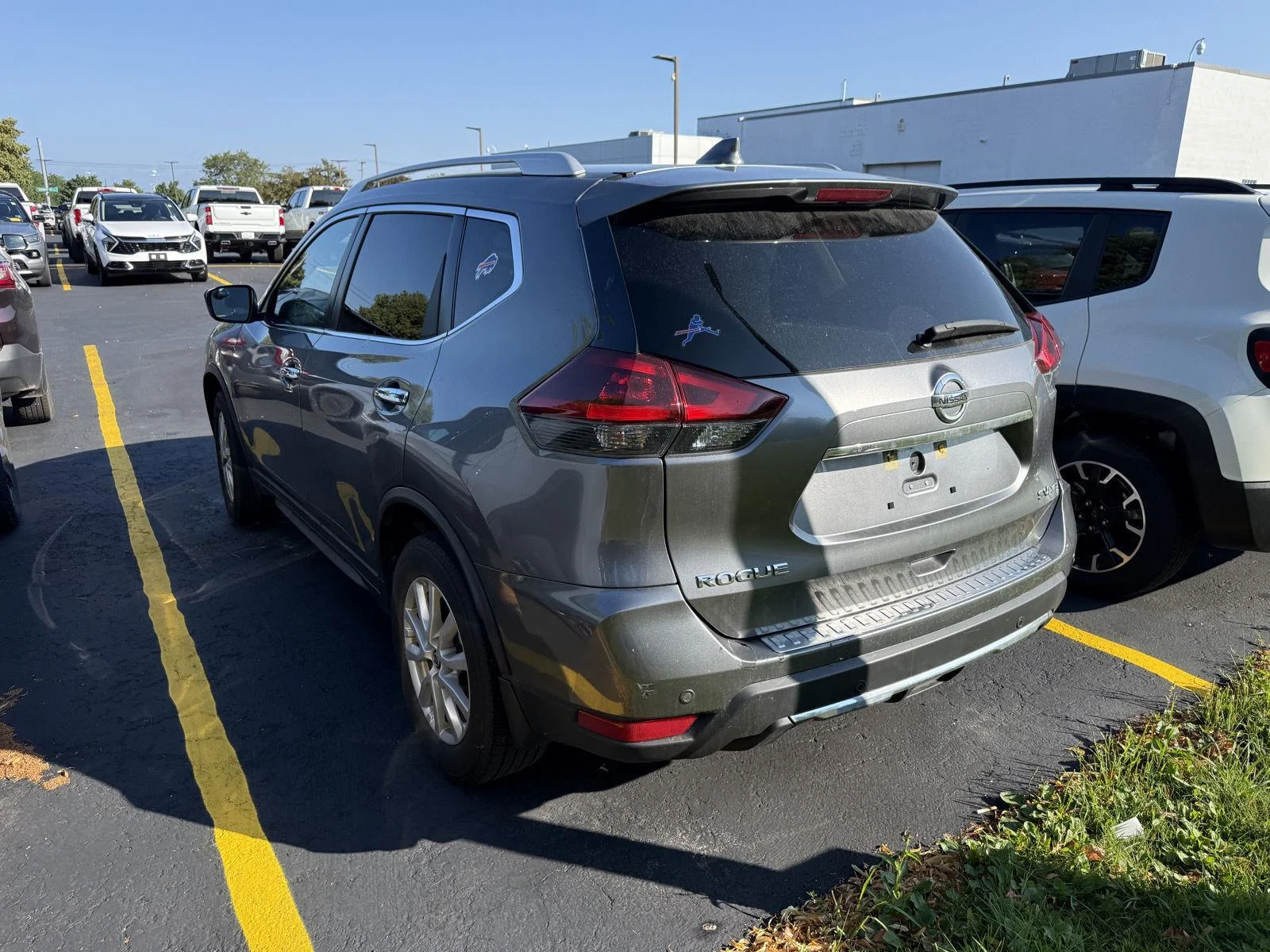 Used 2019 Gy Nissan SV image 8