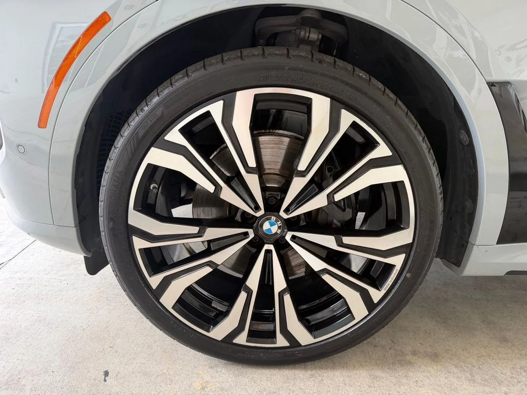 Used 2023 Gray BMW xDrive40i image 16
