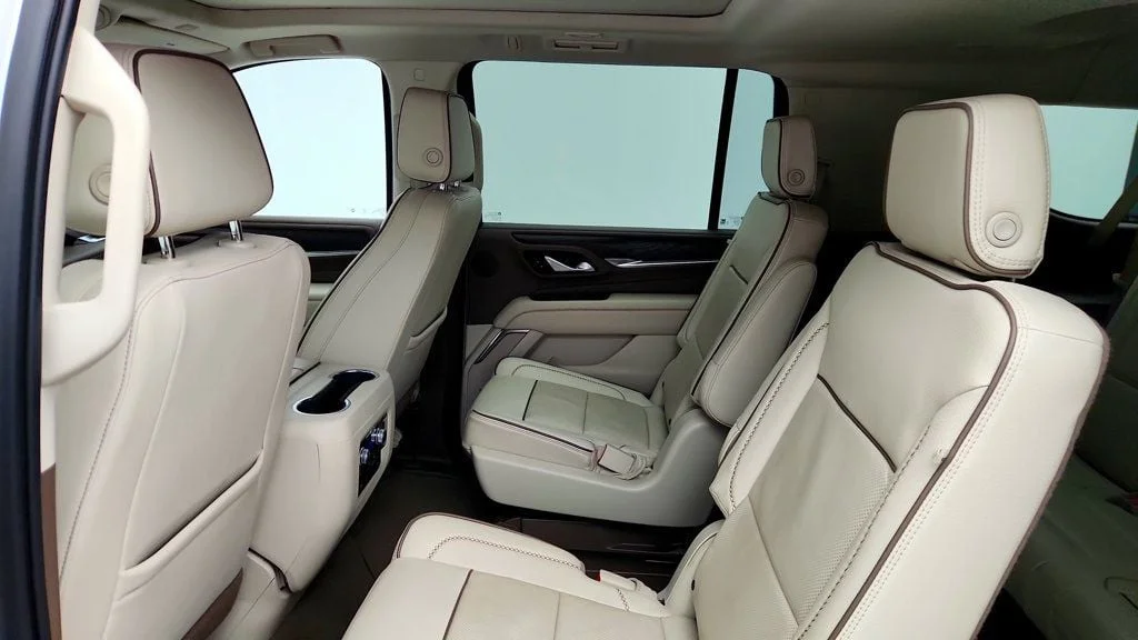 Used 2022 White Frost Tricoat GMC 4WD 4dr Denali image 22