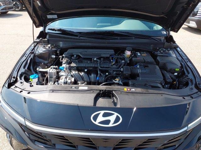 New 2026 Abyss Black Hyundai SE image 14
