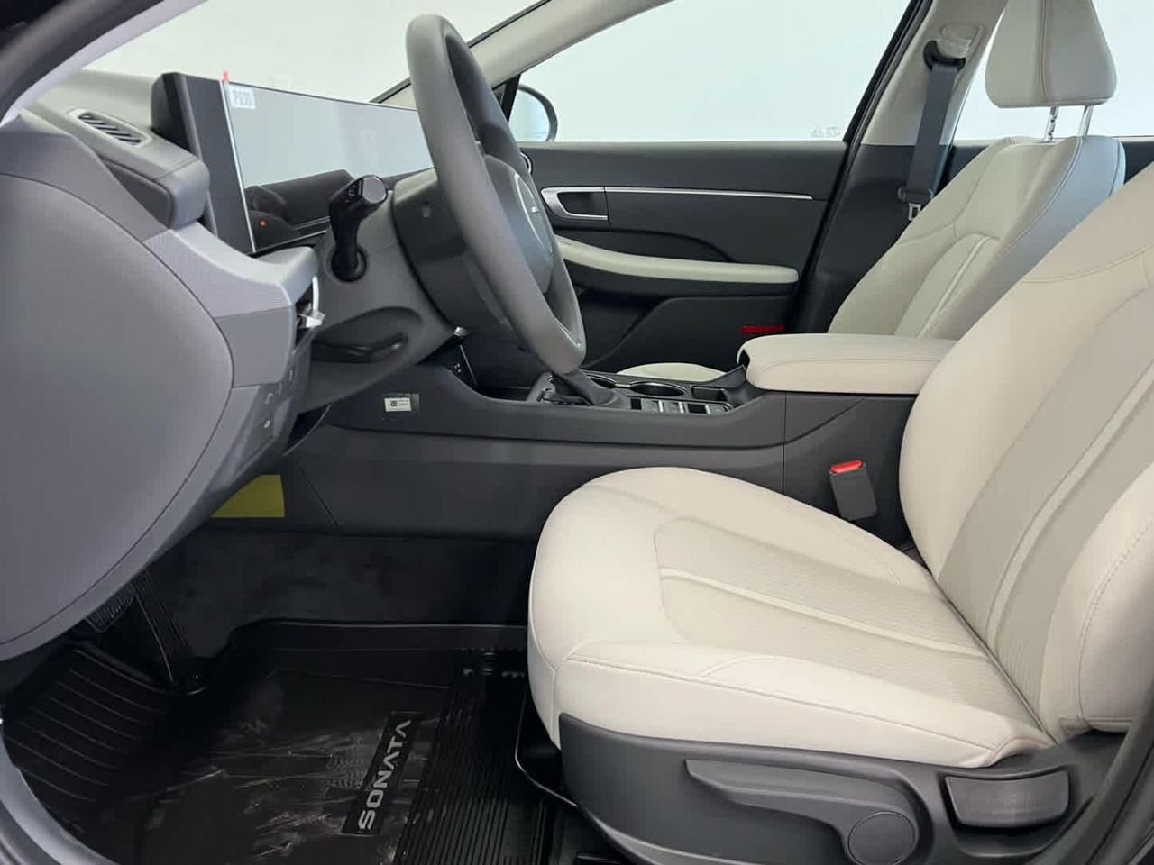 New 2026 Abyss Black Hyundai SE image 12
