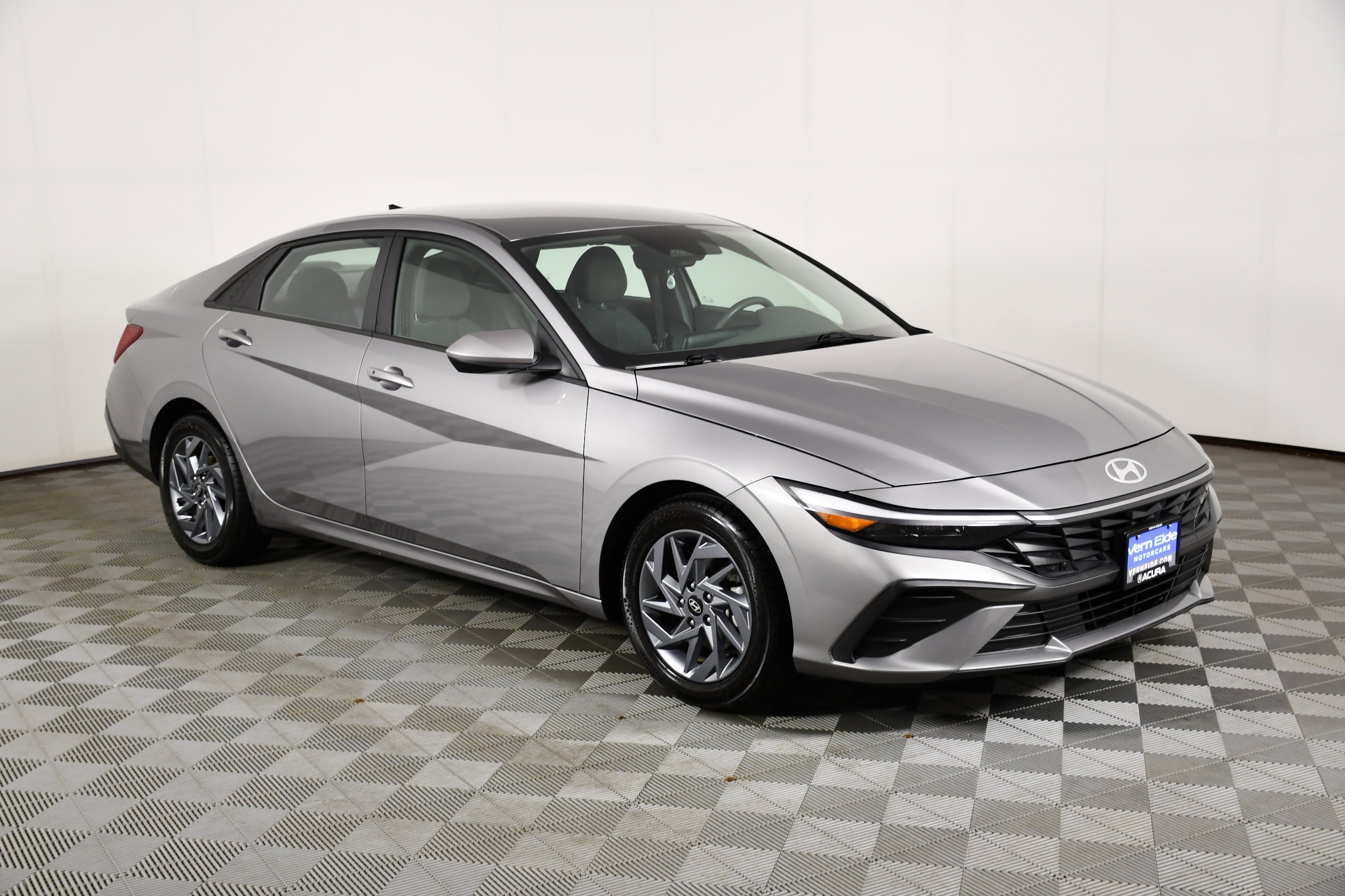 Used 2024 Fluid Metal Hyundai SEL image 4