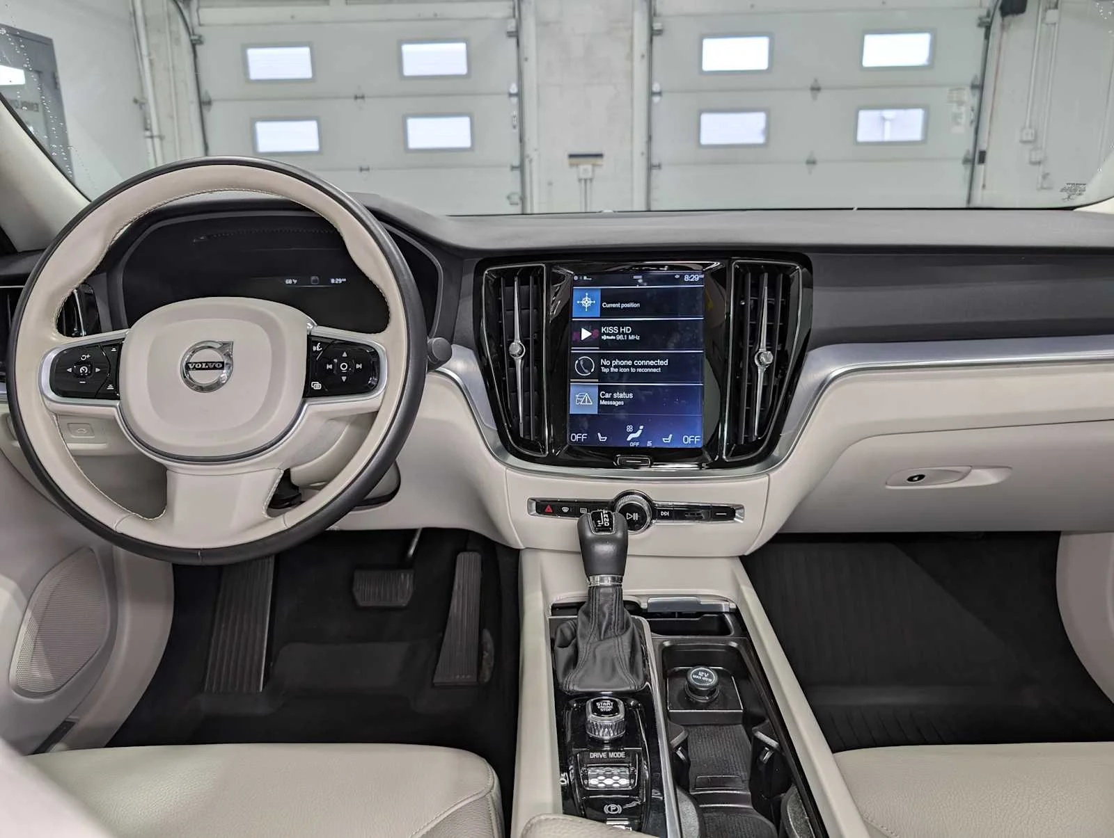 Used 2020  Volvo Momentum image 18