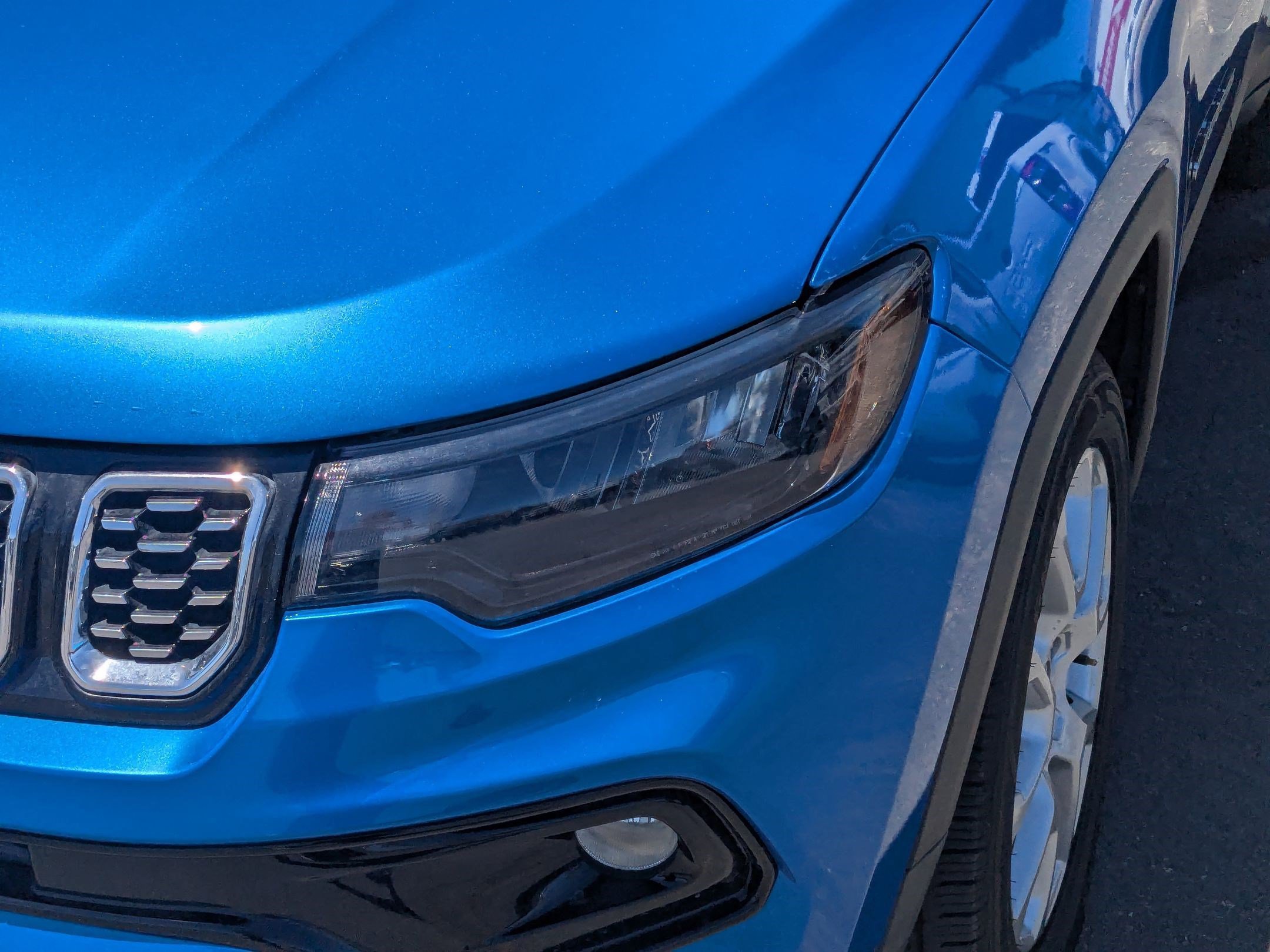 Used 2025 Hydro Blue Pearlcoat Jeep Limited image 12