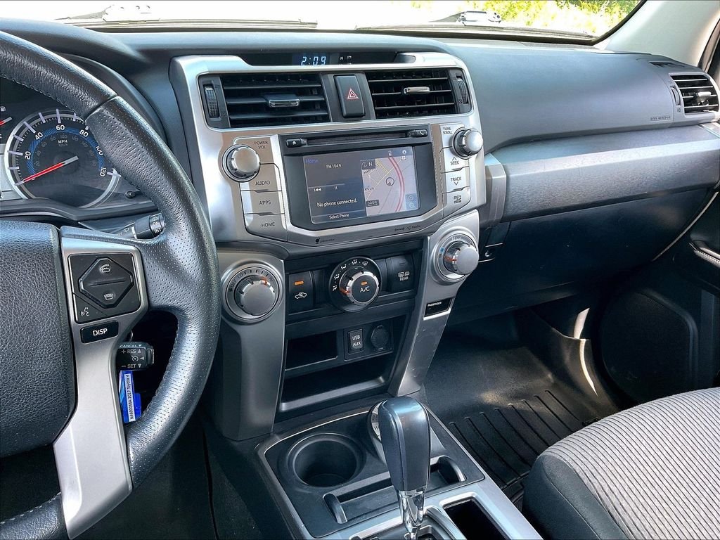 Used 2017 Classic Silver Metallic Toyota SR5 image 18