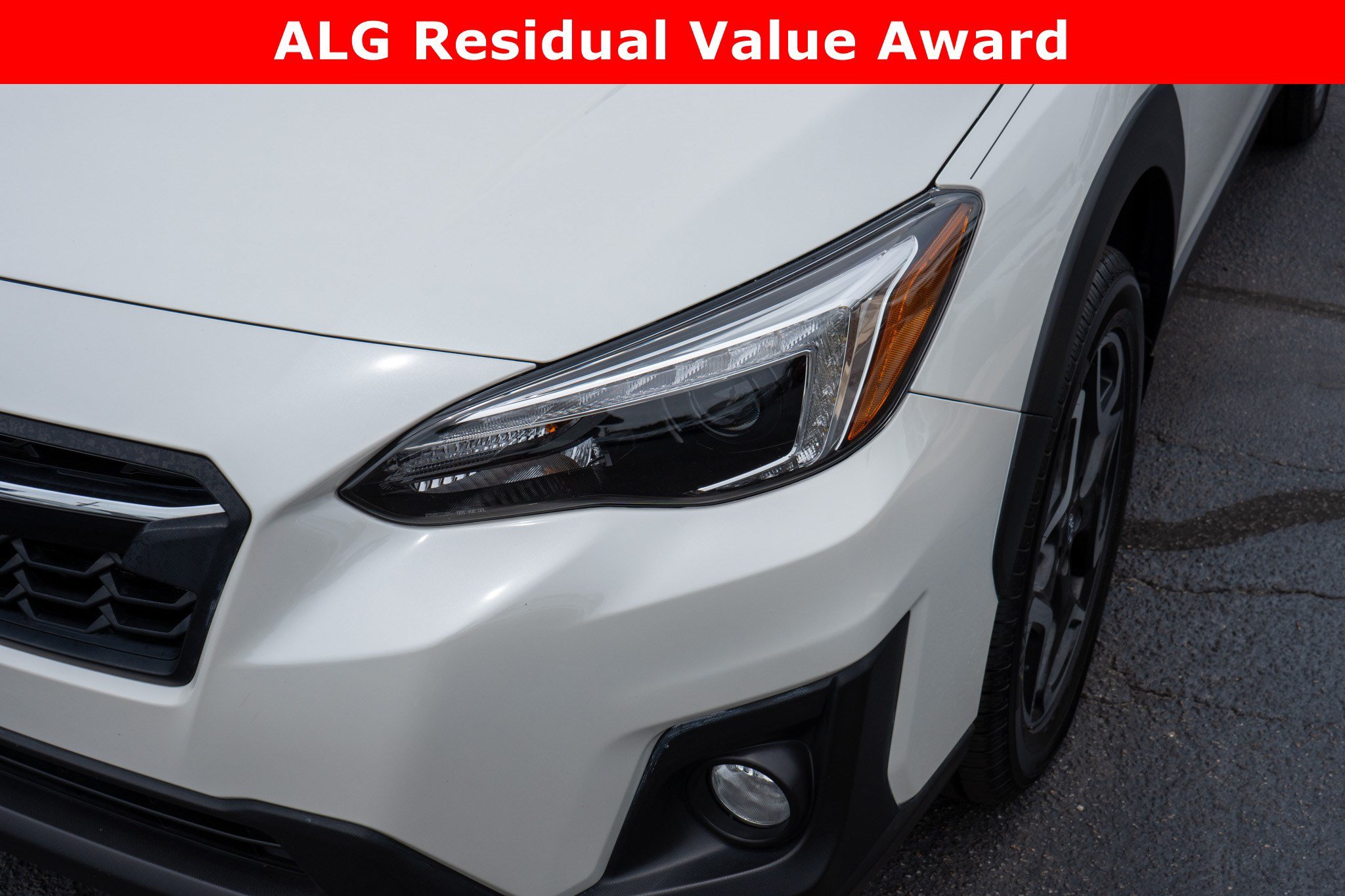 Used 2019 Crystal White Pearl Subaru Limited image 9
