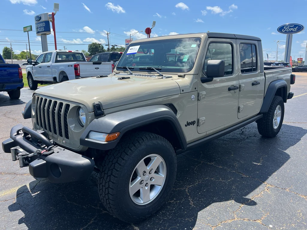 2020 Jeep Gladiator Sport S's photo