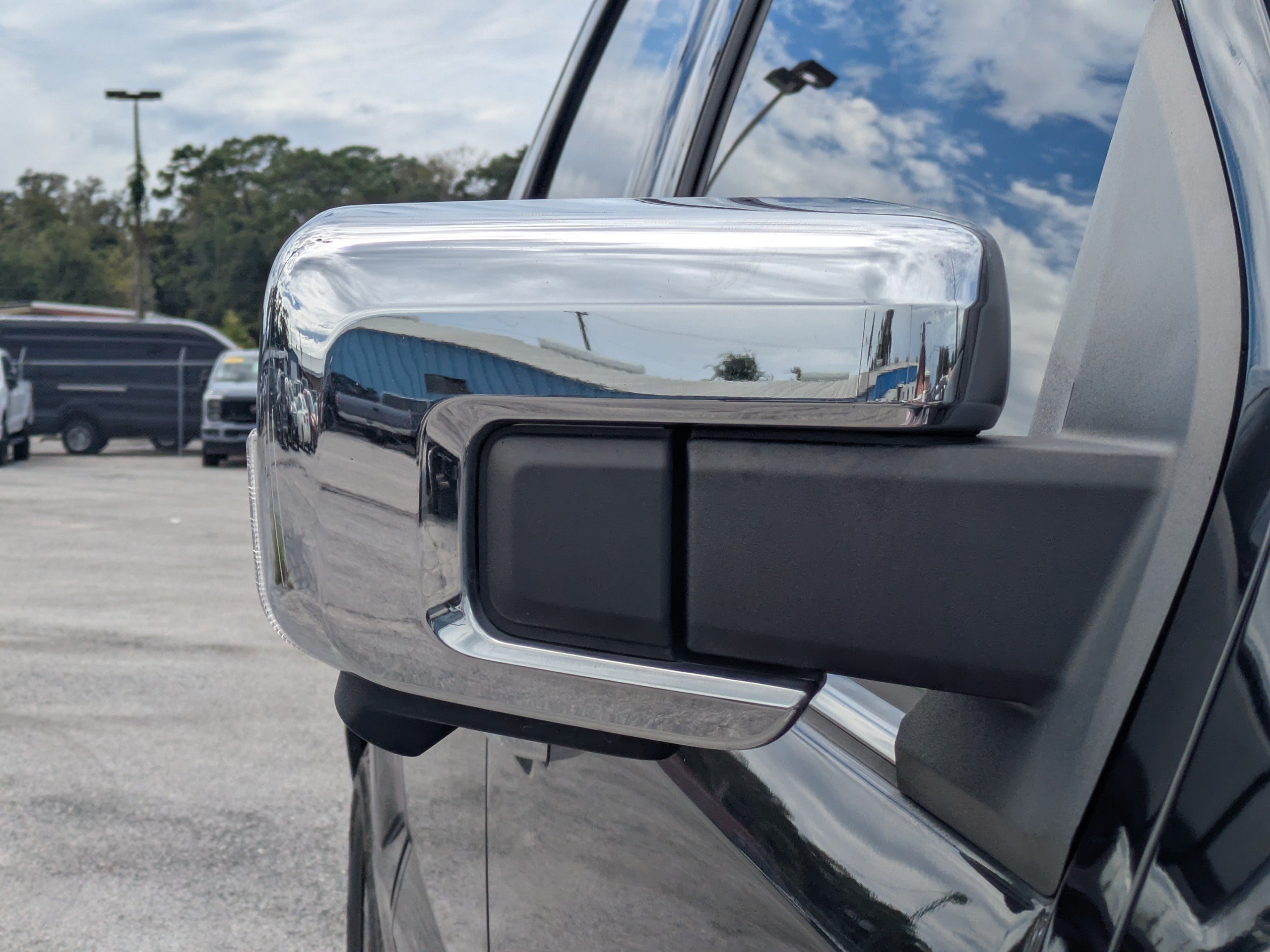 Used 2022 Agate Black Metallic Ford LARIAT image 12