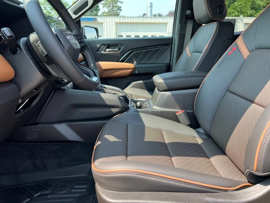 2026 GMC Canyon AT4 - Photo 10