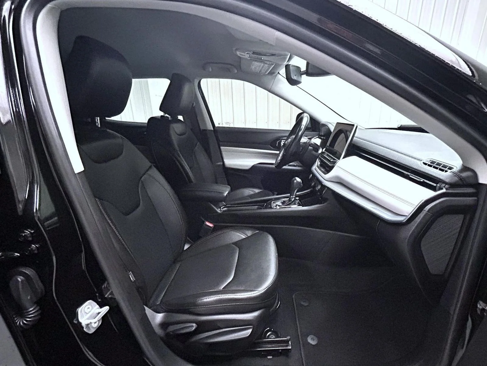 Used 2022 Black Jeep Limited image 16