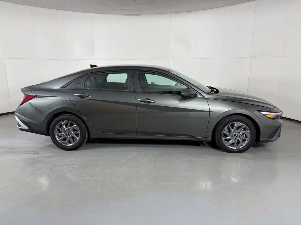 Used 2024 Gray Hyundai SEL image 9