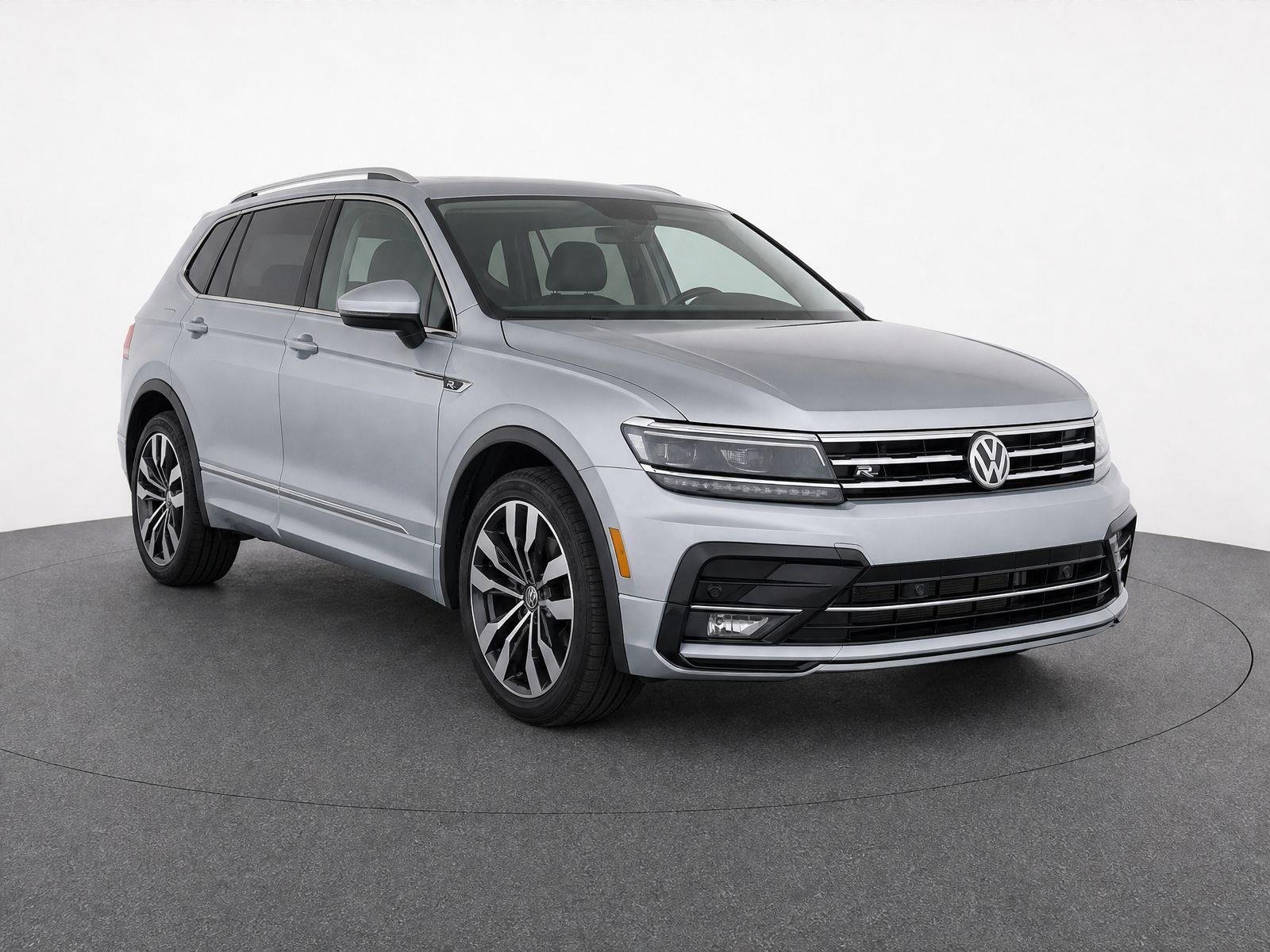 Used 2019 Pyrite Silver Metallic Volkswagen SEL Premium image 2
