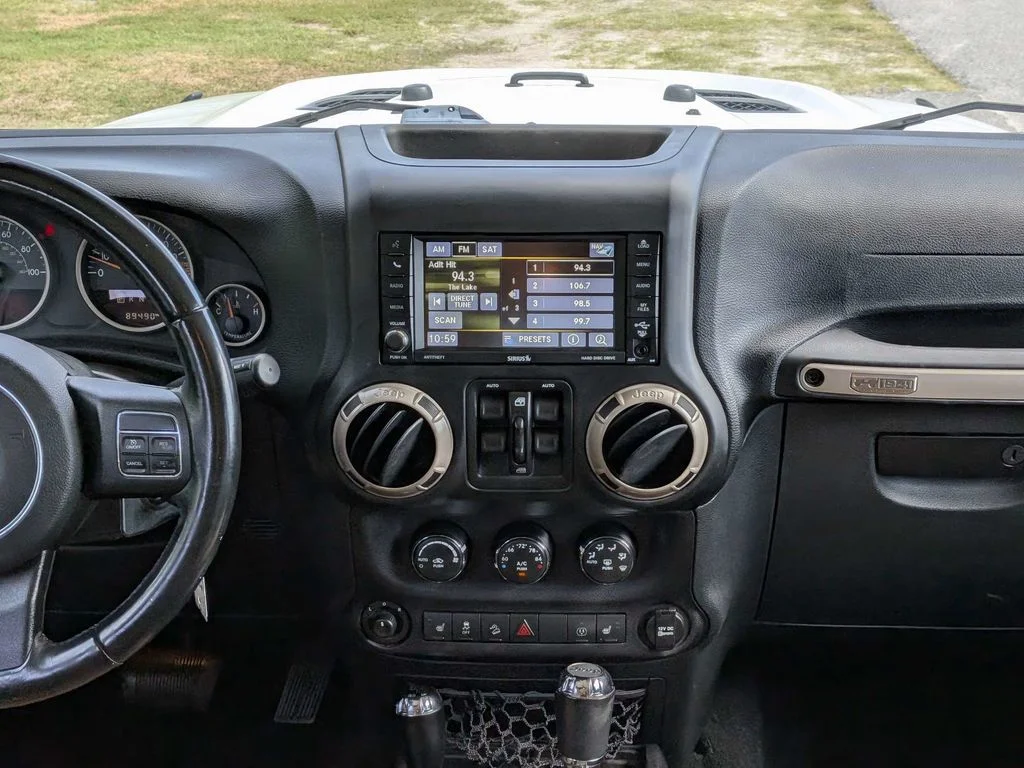 Used 2017 White Jeep Unlimited Sahara image 17