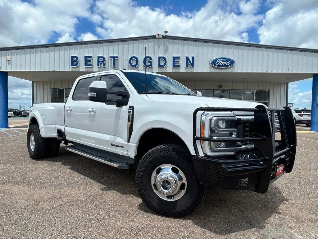 Used 2023 White Ford Lariat image 1