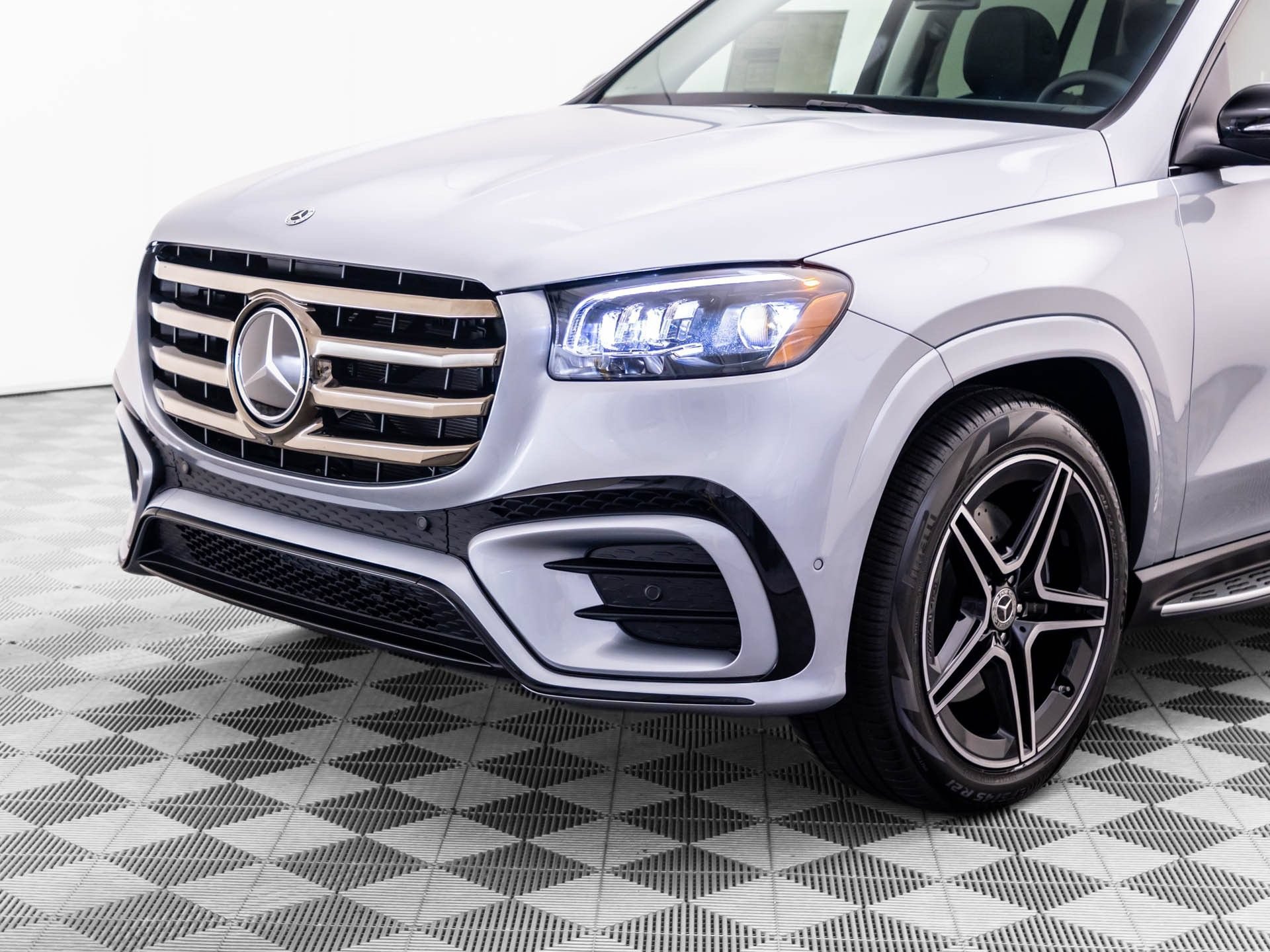 New 2026 Cirrus Silver Metallic Mercedes-Benz GLS 450 image 85