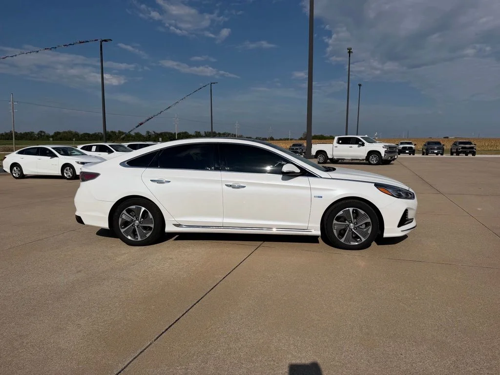 Used 2019 Hyundai Sonata Hybrid Limited with VIN KMHE34L33KA093180 for sale in Hillsboro, KS