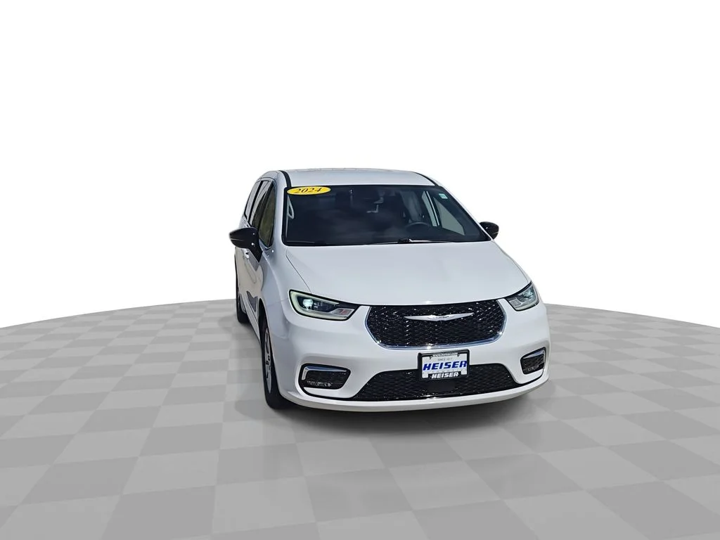 Used 2024 White Chrysler Touring L image 3