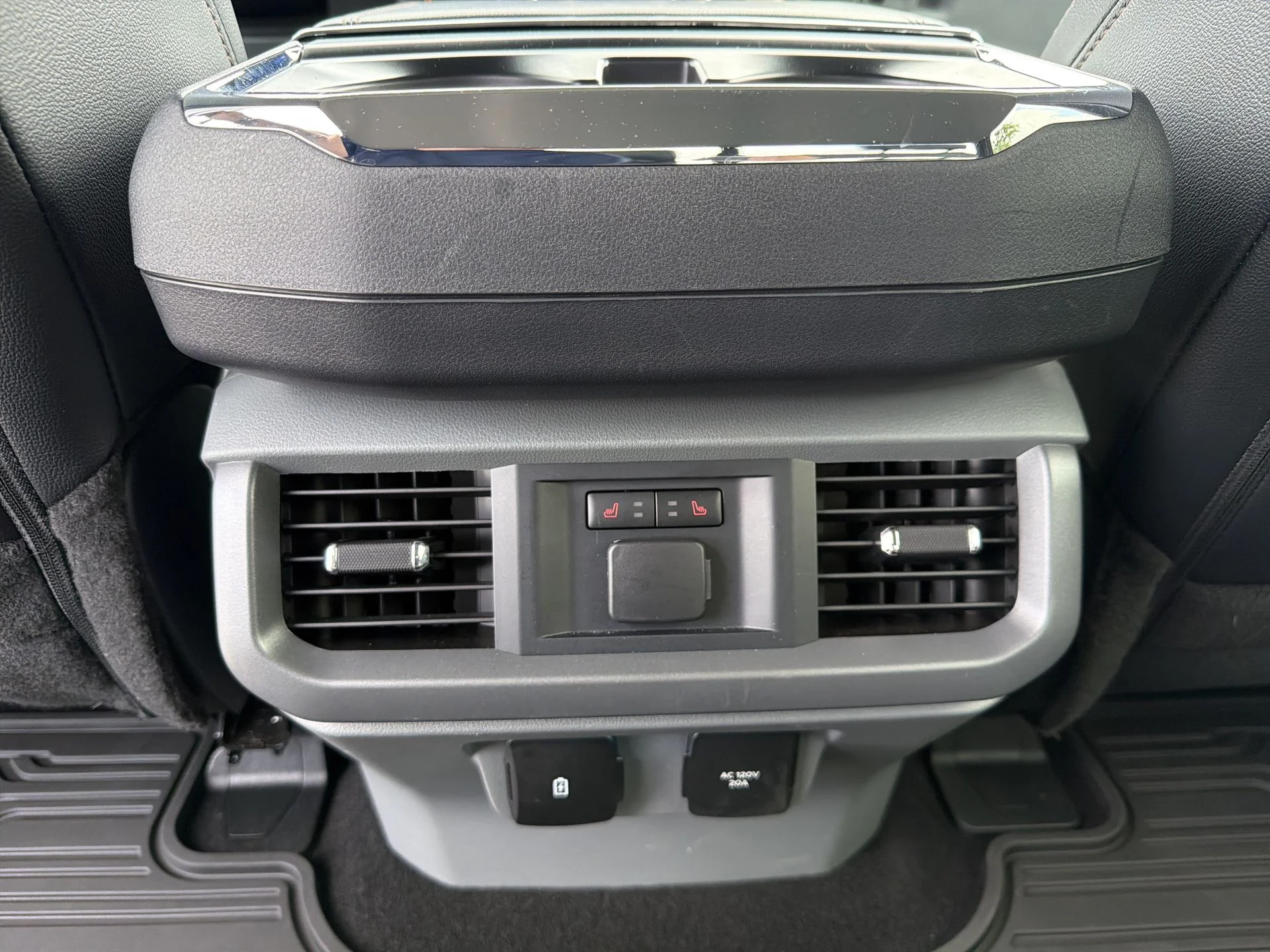 Certified Used 2025 Gray Metallic Ford Lariat image 4