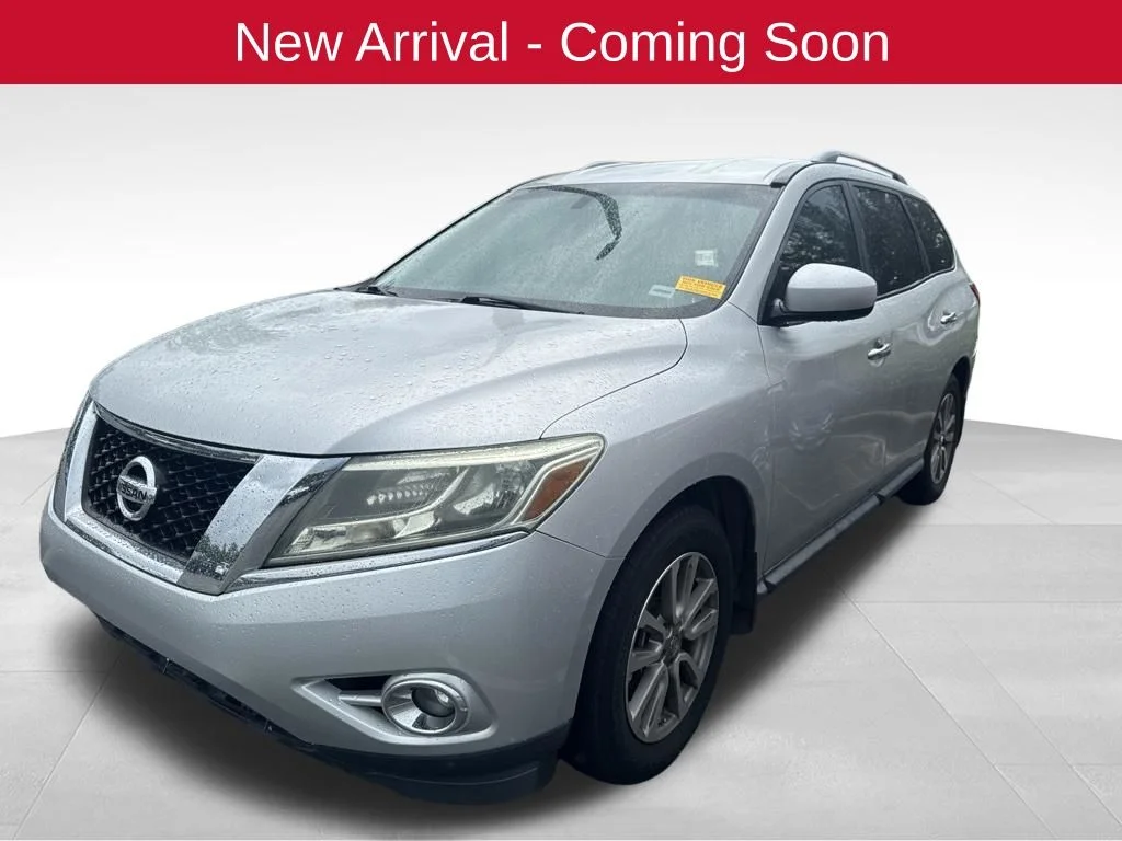 Used 2015 Silver Nissan SV image 1