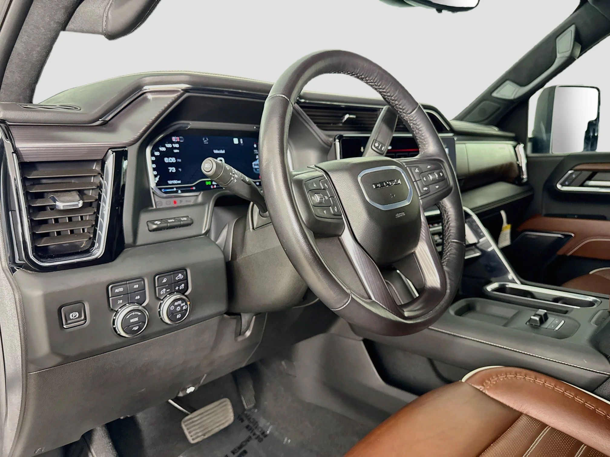 Used 2024 White Frost Tricoat GMC Denali Ultimate DRW image 11