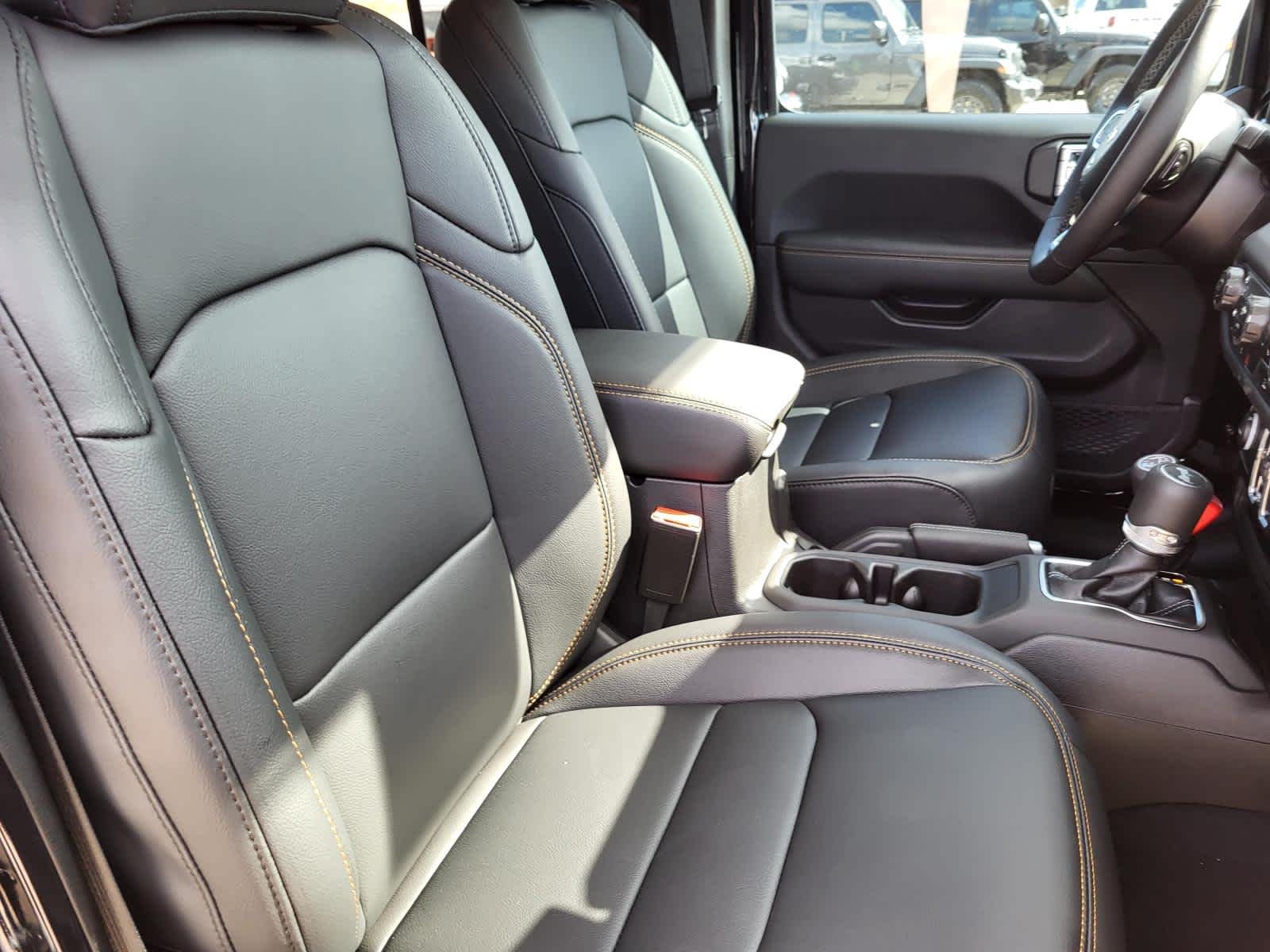 2025 Jeep Wrangler 4-Door Sahara - Photo 10