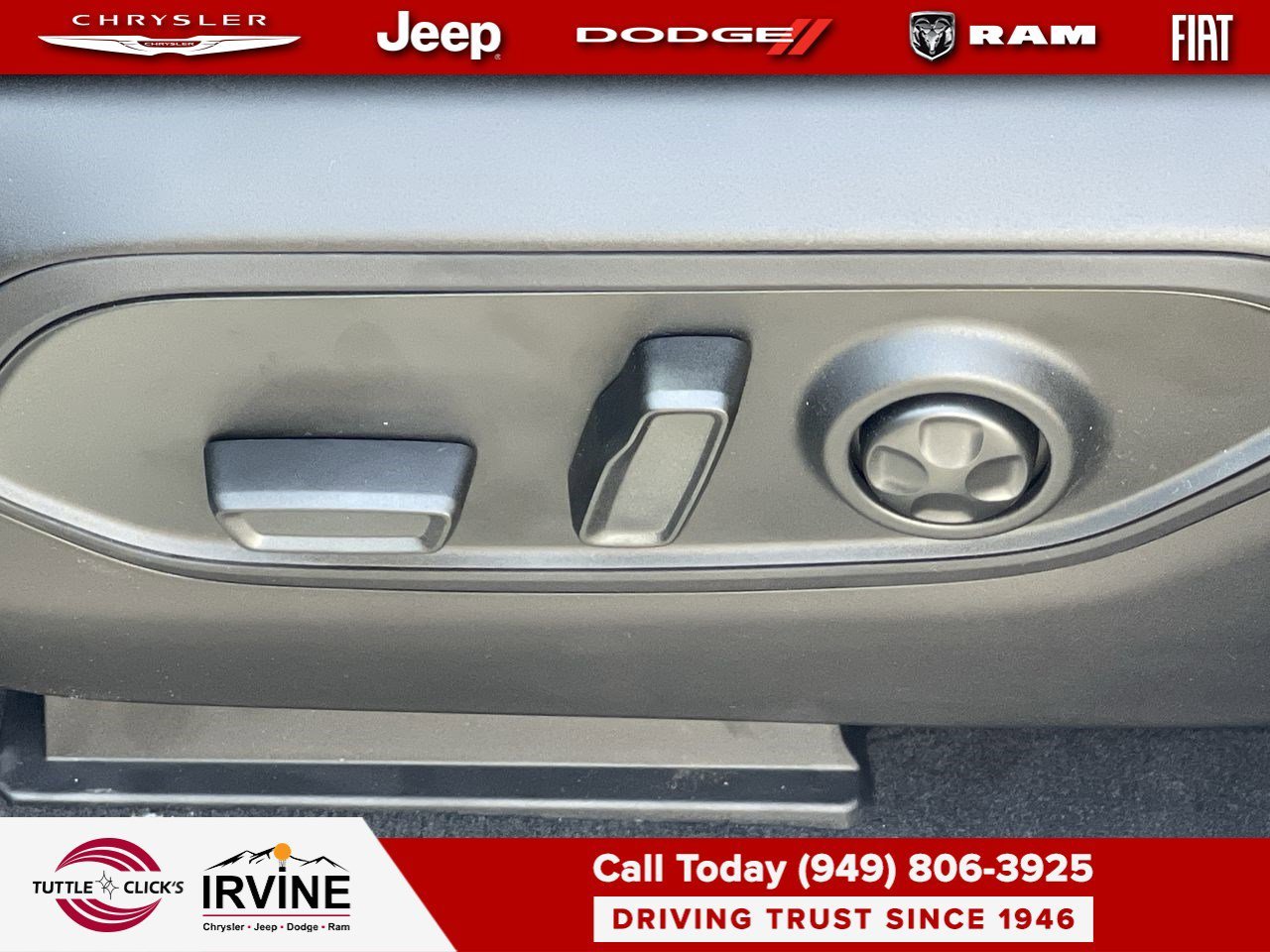 New 2026 Bright White Clear-Coat Exterior Paint Jeep Laredo Altitude image 22