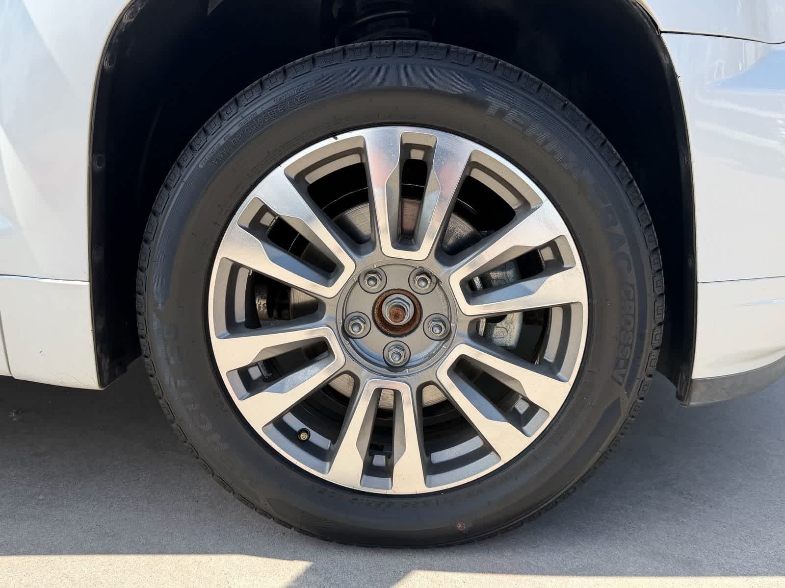 Used 2016 White Frost Tricoat GMC Denali image 10