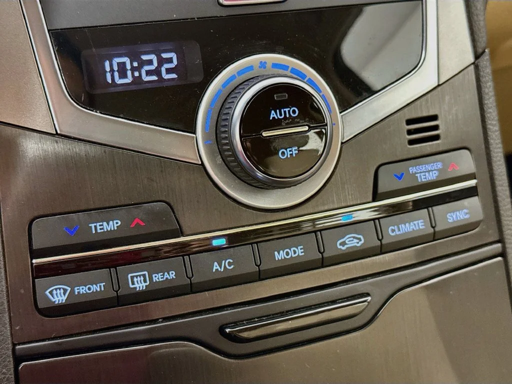 Used 2016 Black Hyundai Base image 18