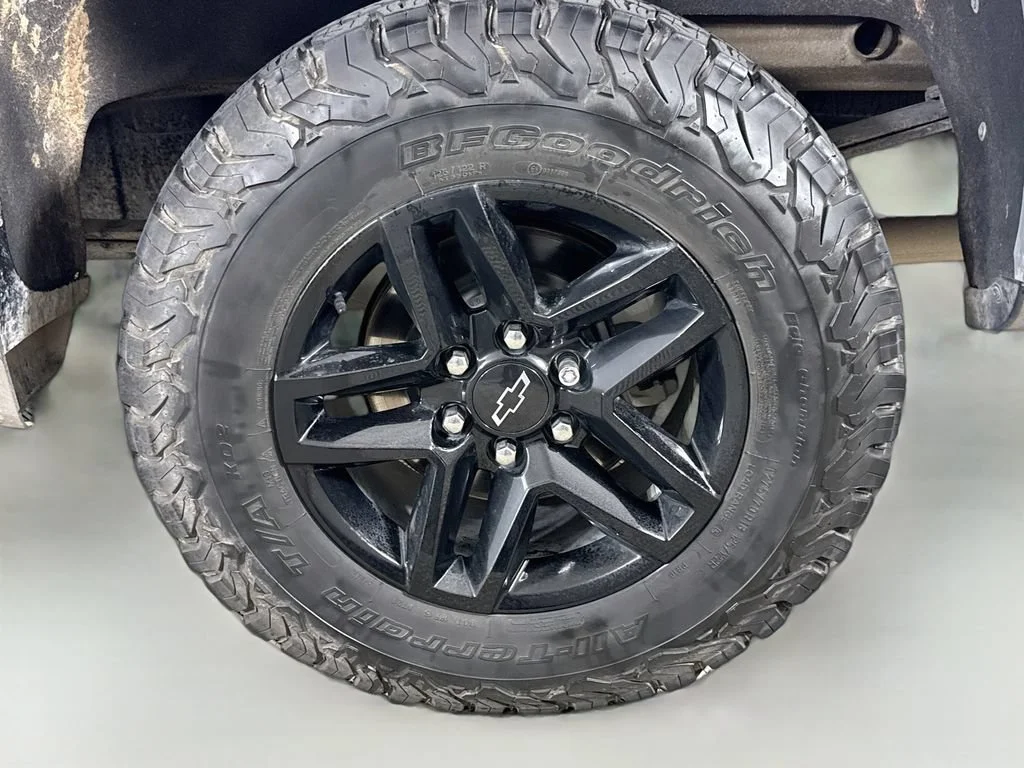 Used 2019 SILVER ICE METALLIC Chevrolet LT Trail Boss image 31