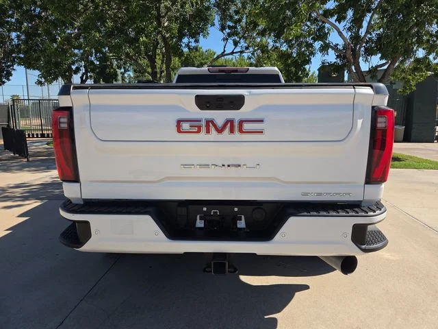 Used 2025 White GMC Denali image 27
