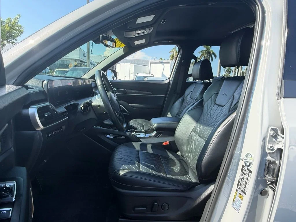 Used 2025 Wolf Gray Kia EX X-Pro image 9