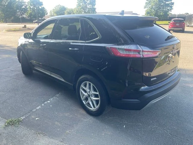 Used 2023 Black Ford SEL image 3