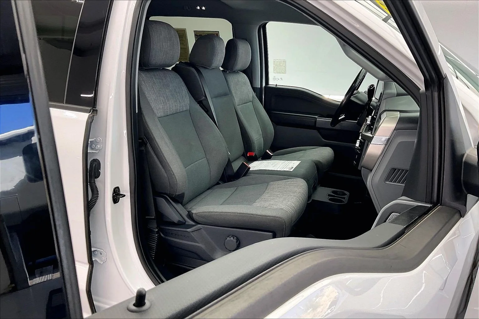 Used 2021 Oxford White Ford XLT image 6
