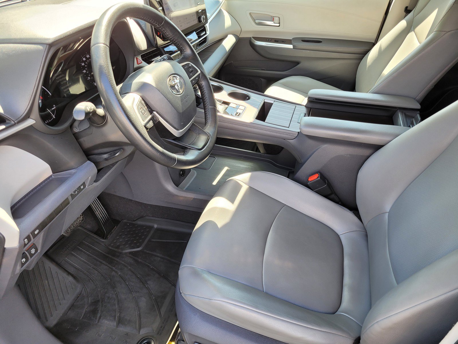 Used 2021  Toyota XLE image 16
