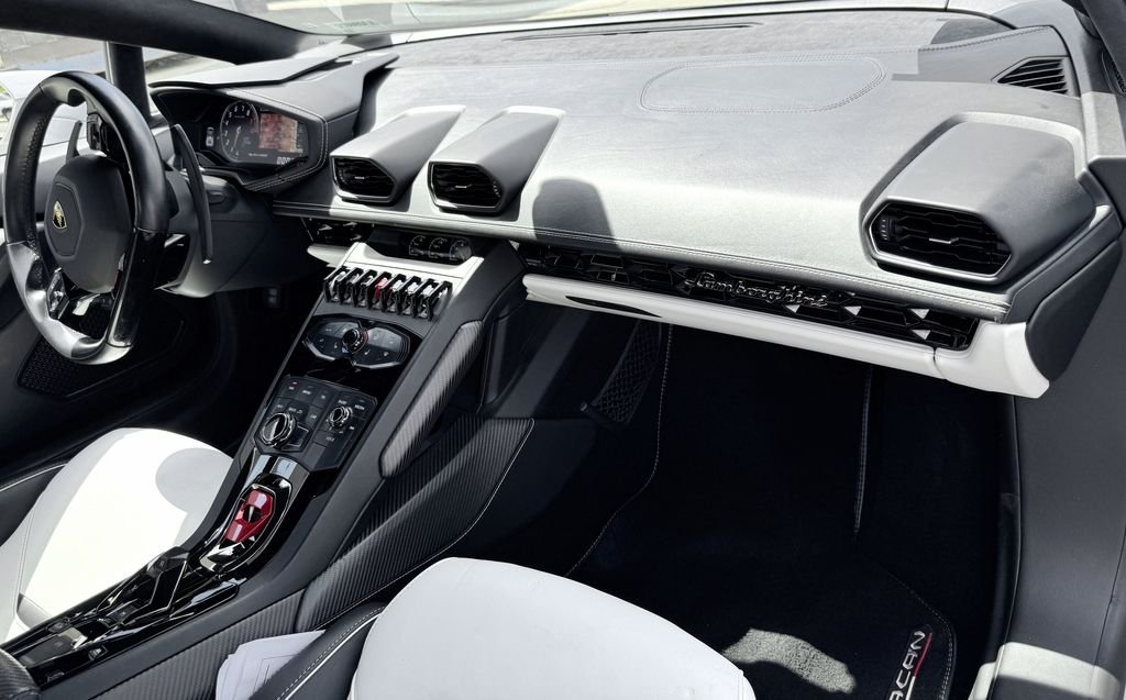 Used 2018 Silver Lamborghini LP580-2S image 26