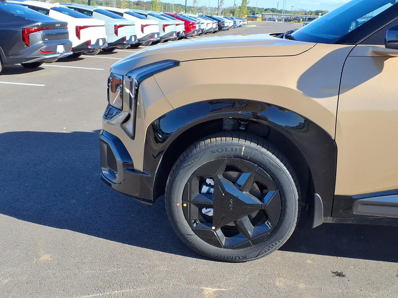 New 2027 Terrain Brown / Black Roof Kia X-Line S image 19