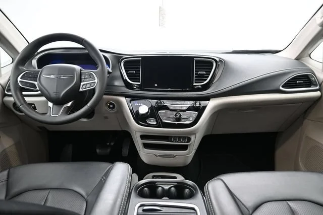 Used 2024 Bright White Clea Chrysler Hybrid Select image 21