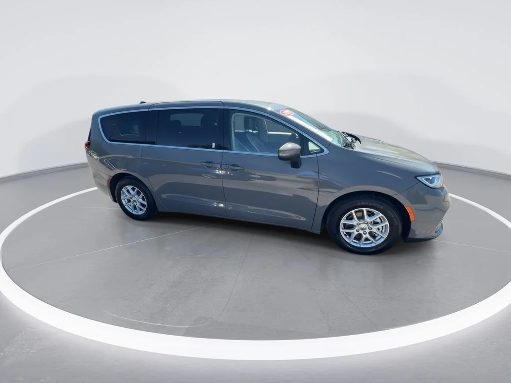 Used 2023 White Chrysler Touring L image 9
