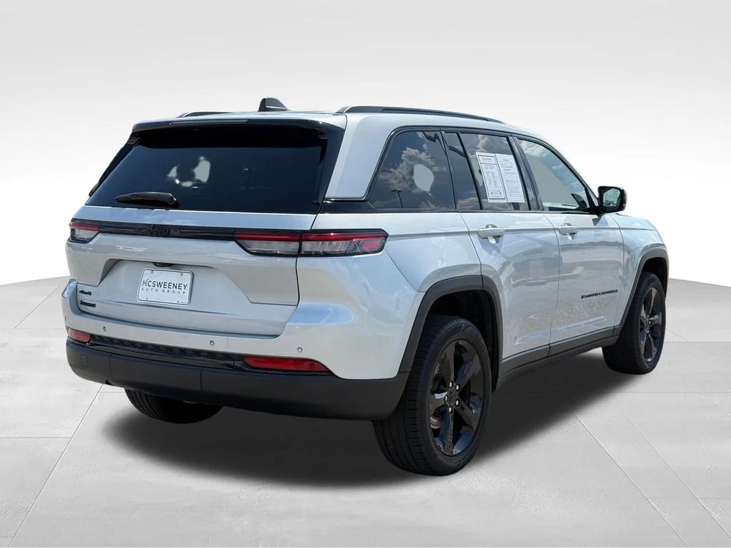 Used 2023 Silver Jeep Altitude X image 26