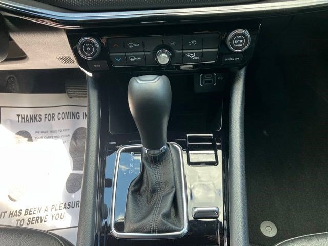 Certified Used 2025 Red Hot Pearlcoat Jeep Latitude image 16