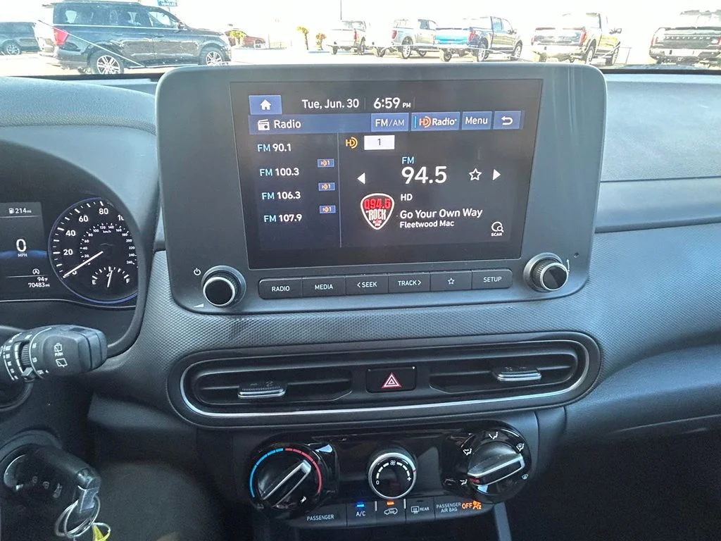 Used 2023 Black Hyundai SE image 12