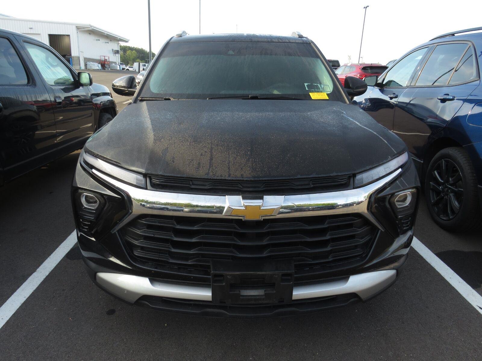 Used 2026 Mosaic Black Metallic Chevrolet LT image 5