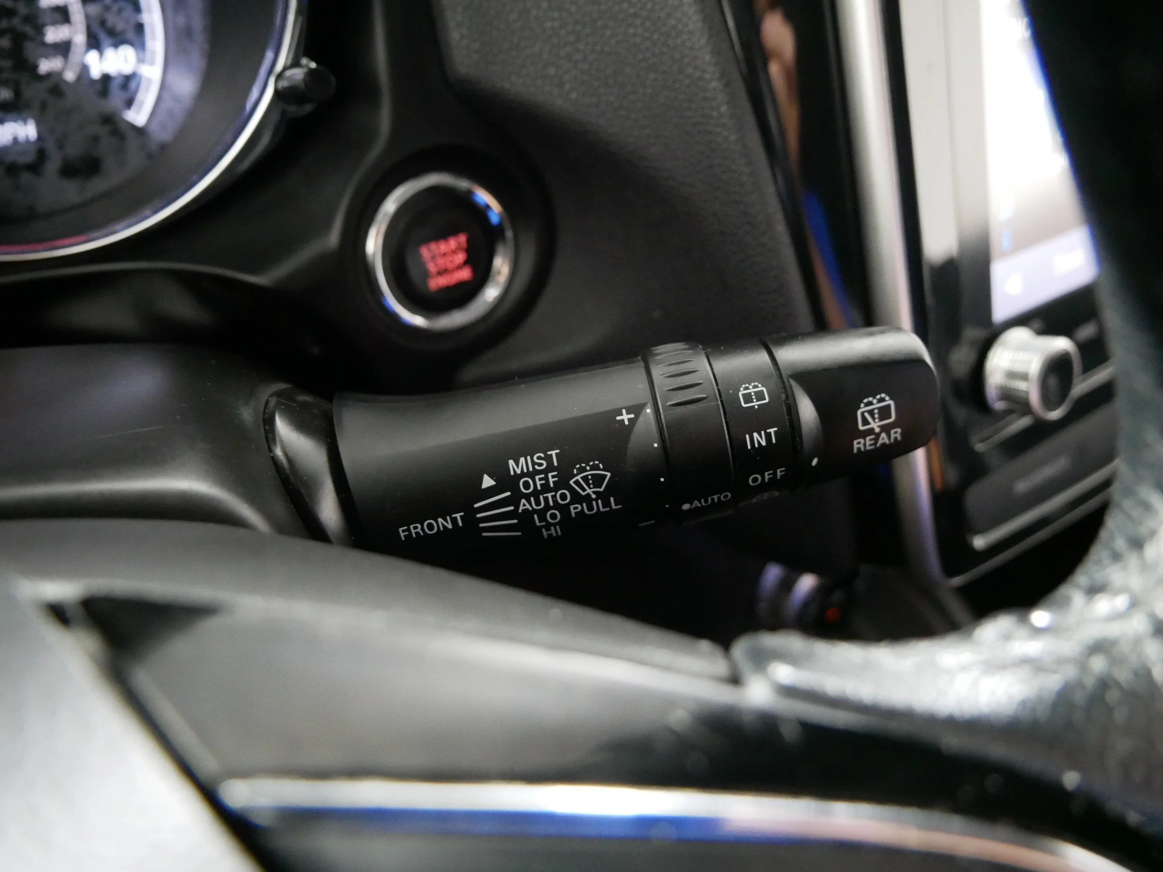 Used 2024 Labrador Black Pearl Mitsubishi SE image 31