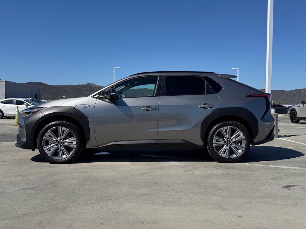 Used 2023 Carbon Subaru Limited image 7