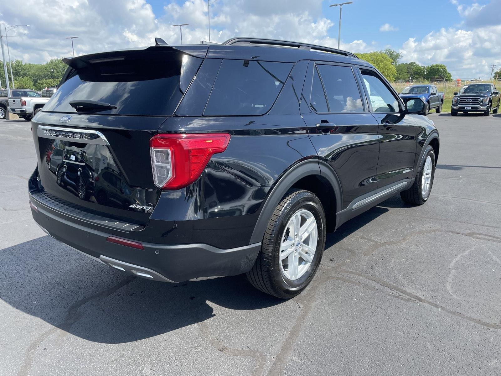 Certified Used 2023 Agate Black Metallic Ford XLT image 5